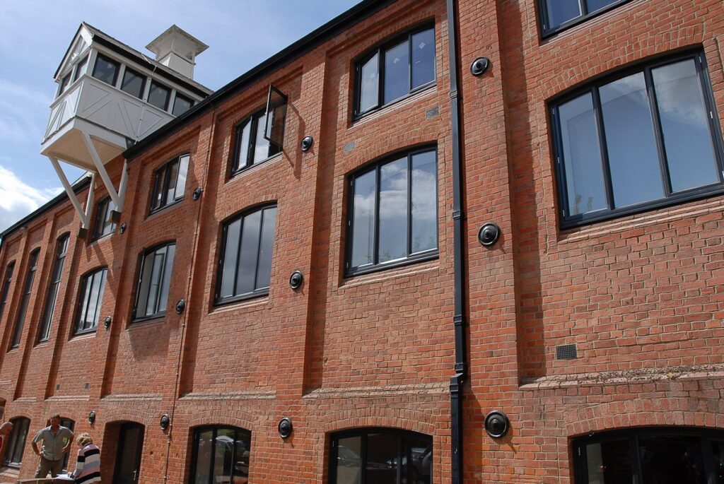 AluK curved head aluminium replacement commercial double glazed windows