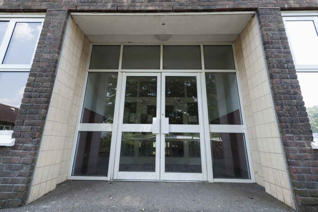John Hampden Grammar School Sapa ST Aluminium Entrance Doors